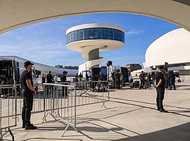 Apple pone sus ojos en Avilés: el Niemeyer se blinda durante 48 horas para un misterioso rodaje publicitario