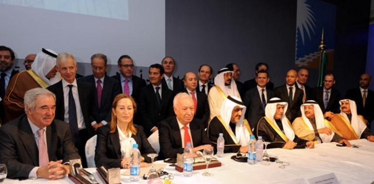 Exteriores y Fomento firman en Riad el contrato de oro para el ave saudí