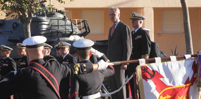 Morenés, en el 475 aniversario de la Armada, con el Tercio en San Fernando