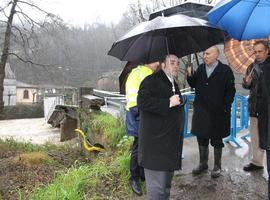 Visita del Alcalde al barrio de La Riera en Trubia