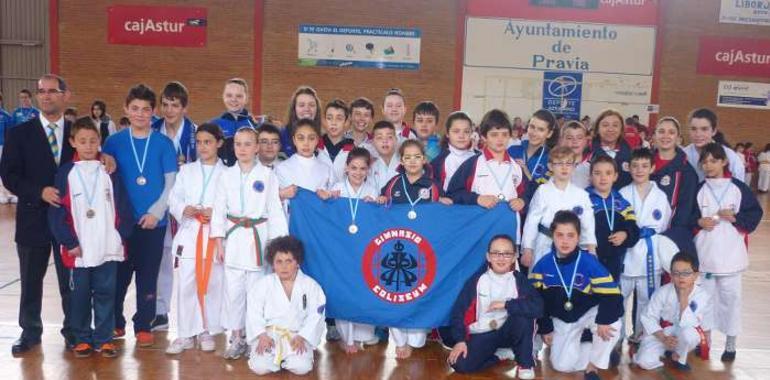 El club de karate Coliseum arrasa en el campeonato escolar de occidente