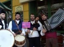 La Curuxa de Oviedo y Panderetes de Fitoria, el jueves en el bulevar de Gascona