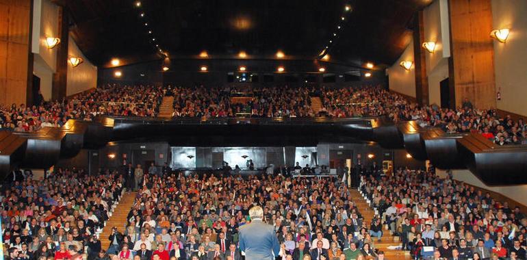 Cascos lanza en Oviedo "un mensaje de esfuerzo, ilusión, decencia y coraje"