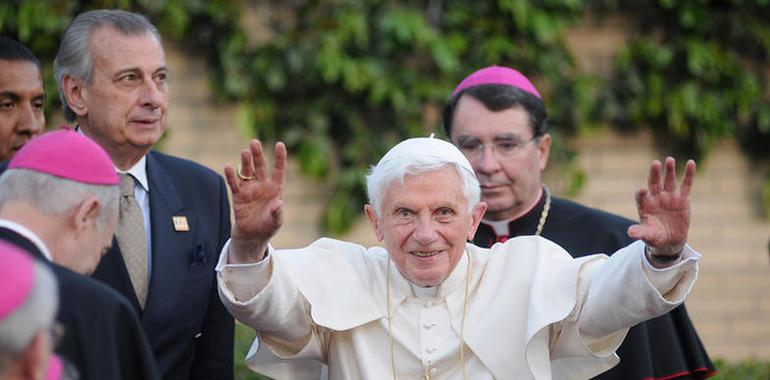 Más de  600.000 personas reciben a Benedicto XVI