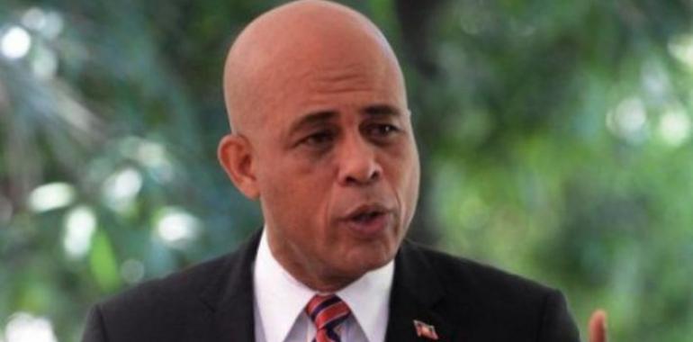 El presidente haitiano, Michel Martelly, condecorado por el Gobierno dominicano  