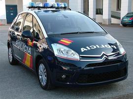 Policía Nacional de Oviedo detiene a un hombre que lesionó a su compañero de piso con un cuchillo