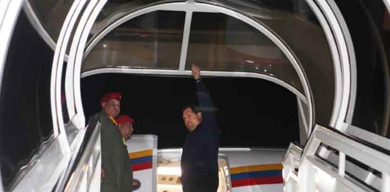 Chávez viaja a Cuba para cumplir tercer ciclo de radioterapia 