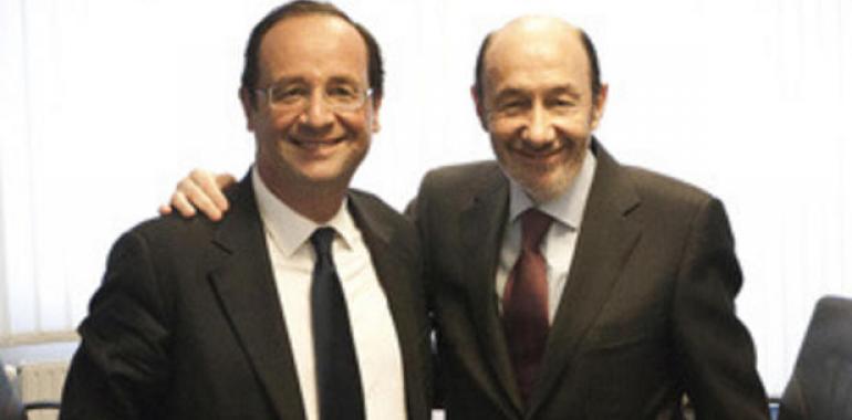 Rubalcaba desea a Hollande "el mayor de los éxitos" de cara a la votación de este domingo