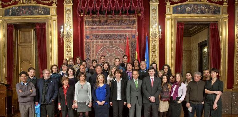 Barcina recibe a la comunidad gitana de Navarra 