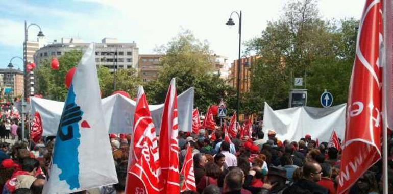 Miles de españoles rechazan la reforma laboral y la supresión de servicios básicos