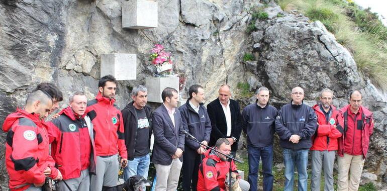 Elogios a la labor de los servicios de rescate en el 25 aniversario de la tragedia aérea del Lago Enol