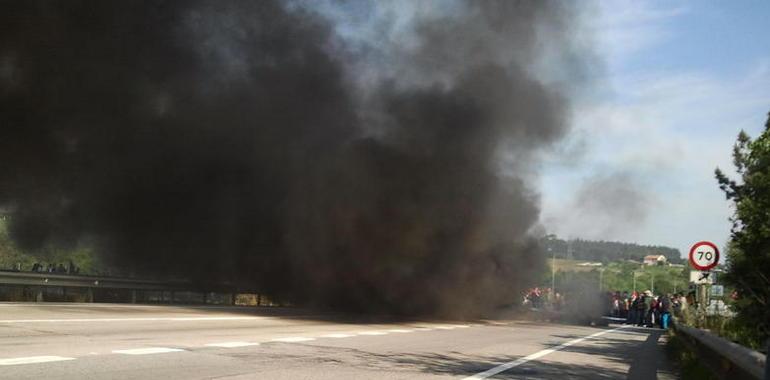 17 cortes de carretera en Asturias durante la jornada de huelga 