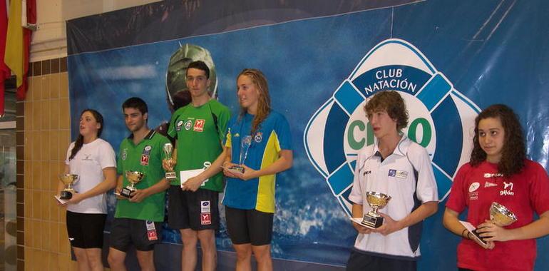 José Antonio Alonso y Laura Fernández se llevan la victoria en el Trofeo Alberto Balbín de natación