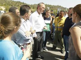 Más de 1.000 efectivos terrestres y 28 medios aereos combaten el incendio de Cortes de Pallás 