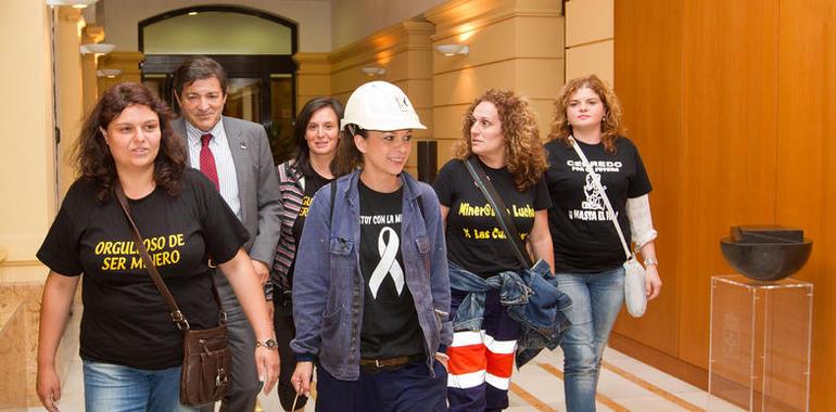 El presidente del Principado recibe a mujeres de la minería