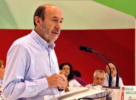 Rubalcaba dice a Rajoy de que \"derogar presupuestos\" y aplicar \"más recortes\" traerá \"menos crecimiento y más desempleo\"