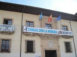 Industria de CCOO de Asturias, con los mineros encerrados en el Ayuntamiento de Cangas de Narcea