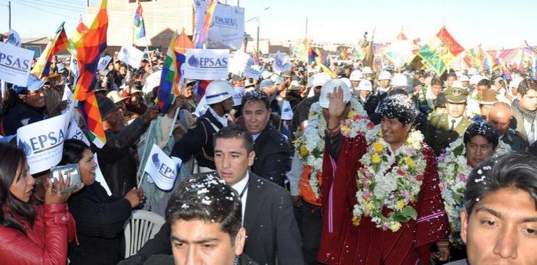 El plan de Morales lleva agua a otras 82 localidades paceñas