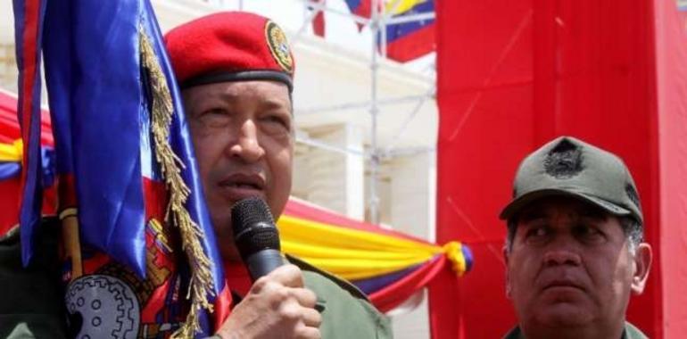 Puricelli con Chávez, en un acto militar en Caracas