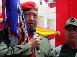 Puricelli con Chávez, en un acto militar en Caracas