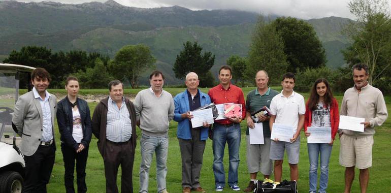 Ganadores del Trofeo Casa Tista en el Golf municipal de Llanes