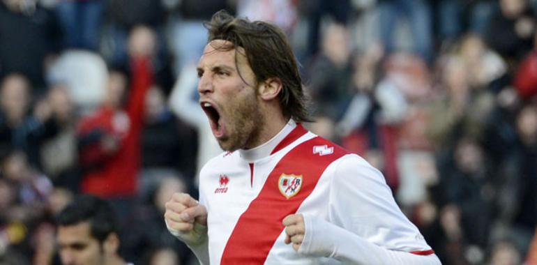 Michu pone rumbo a la Premier