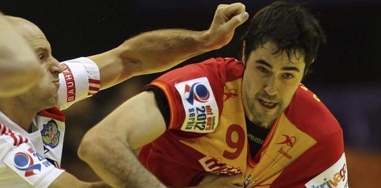 España derrota a Serbia en su debut en balonmano