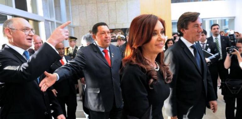 Cristina y Chávez firman una alianza estratégica entre YPF y PdVSA