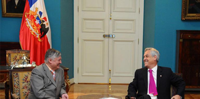 Presidente de Chile recibe al ajedrecista ruso Anatoly Karpov