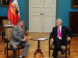 Presidente de Chile recibe al ajedrecista ruso Anatoly Karpov