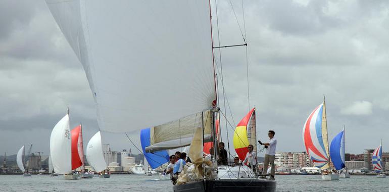 El Yamamay se sitúa a la cabeza de la XVII Regata El Gaitero