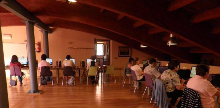 Taller de alfabetización digital en Cangas del Narcea