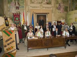 Marcelo Conrado y Rojas Marcos, cofrades de Honor del Hojaldre en Torrelavega