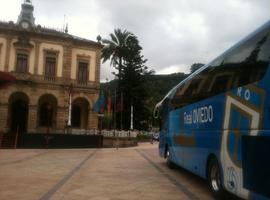 El autobús azul comenzó a \Resembrar el oviedismo por Asturias\