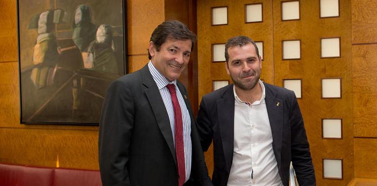 Encuentro del presidente del Principado con el alcalde de Cangas de Onís