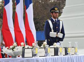 Emotivo homenaje a los mártires de la aviación en el Archipiélago  de Juan Fernández