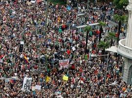 Miles de manifestantes ante el Congreso. Cargas policiales y cerca de 20 detenidos