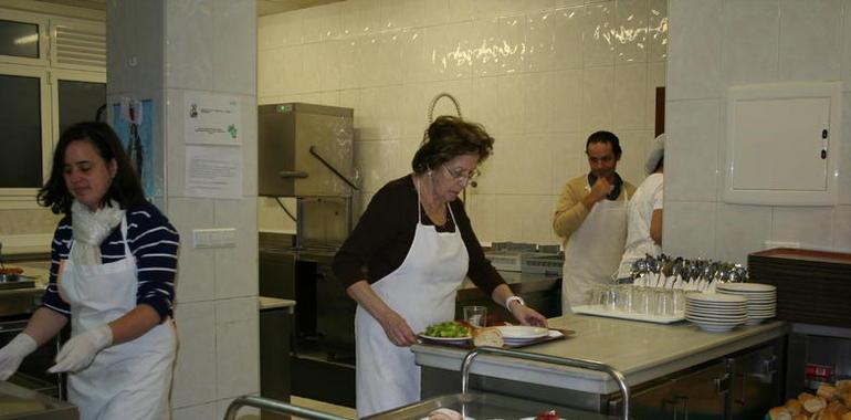 Donación a la Cocina Económica de Oviedo del Menú del Desarme