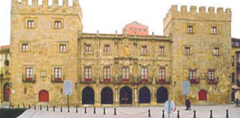 El concejal de Cultura muestra su preocupación al presidente de Cajastur acerca del Palacio Revillagigedo