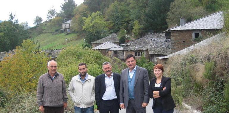 Primera visita de un presidente del Parlamento asturiano al Ayuntamiento de Pesoz