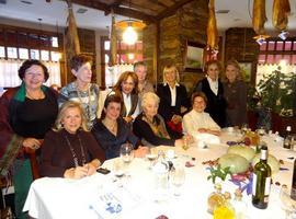 La Cofradía Doña Gontrodo visita el Restaurante Asador Casa Arturo