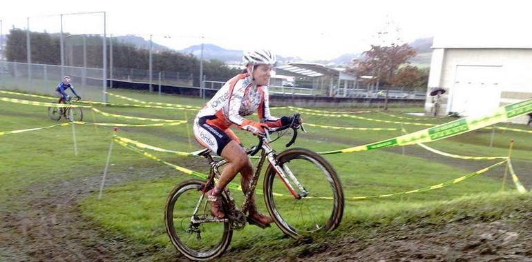 Rocio Gamonal y Aitor Hernández vencen en el VI Ciclocross de La Morgal