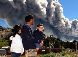 Alerta naranja en el área del volcán Copahue mientras sigue la erupción