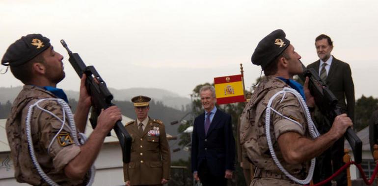 Rajoy felicita a los contingentes españoles en el mundo que "nos hacen aquí más seguros"