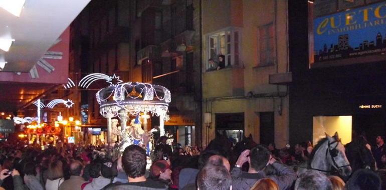 Ordenación en el tráfico con motivo de la Cabalgata de Reyes en Oviedo