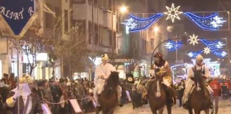 La Cabalgata de Mieres repartirá 1.300 kilos de caramelos y contará con casi 400 figurantes