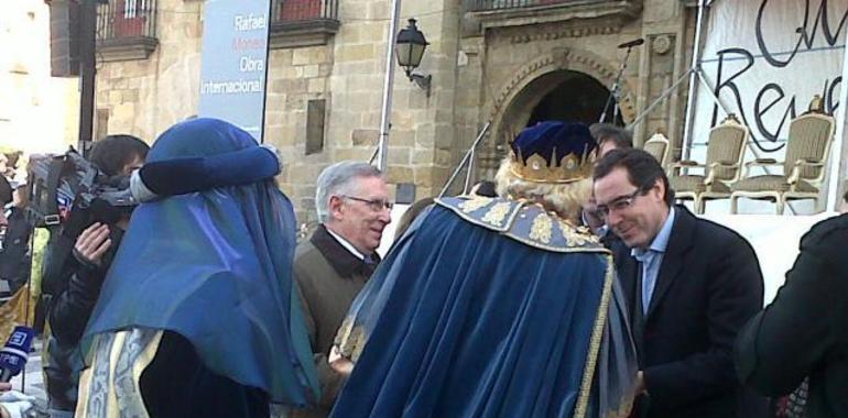 Los Reyes Magos desembarcaron en Gijón para iniciar sus cabalgatas por Asturias