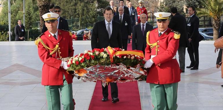 Rajoy juega la baza de España como aliado estratégico y consumidor preferente de Argelia