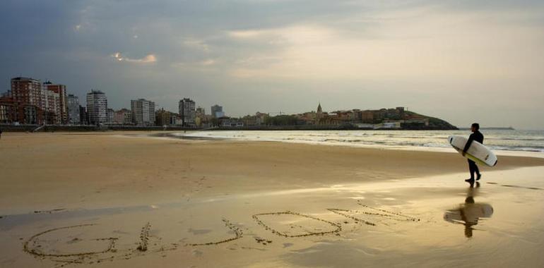 Gijón mantiene la tasa de ocupación turística más alta de Asturias, aunque con menos viajeros