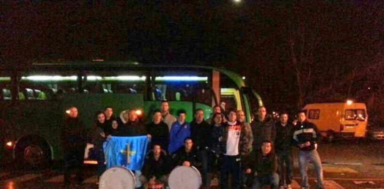 Los aficionados del Oviedo Baloncesto, rumbo a Guadalajara